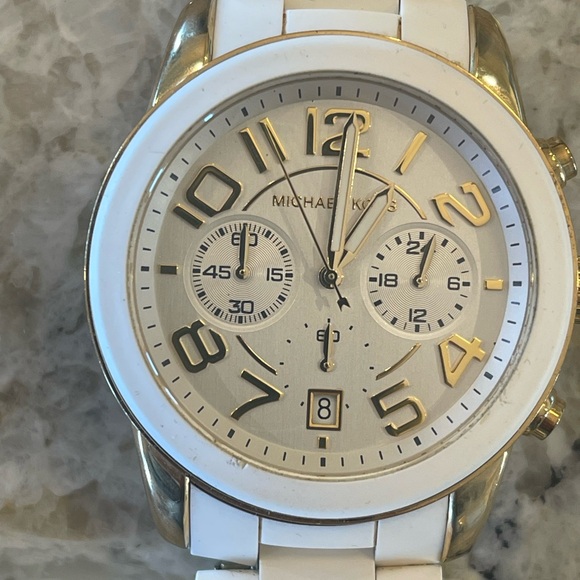 Michael Kors Mercer MK5889 Women's White Silicone Analog Dial Quartz Watch - Picture 3 of 5